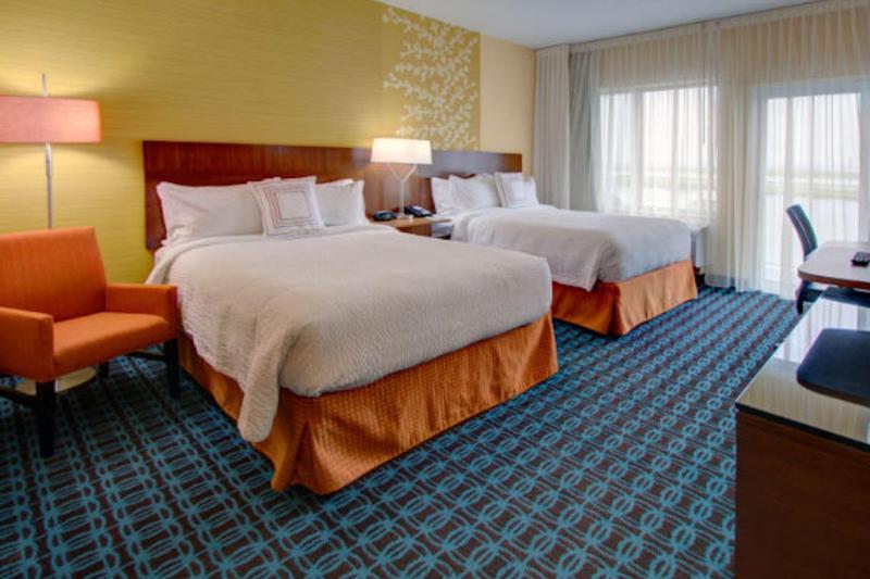 Queen Room with Two Queen Beds and Bay View  image 2