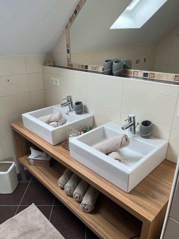 Two-Bedroom Apartment with Terrace and Mountain View image 4