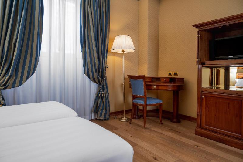 Superior Double or Twin Room image 4