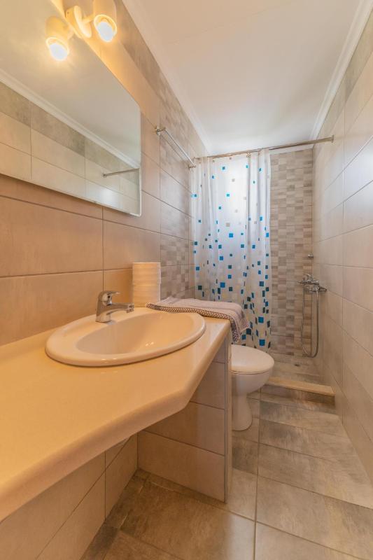 Superior One Bedroom Apartment (4 Adults) image 2