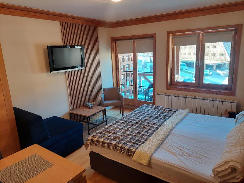 Apartment with Mountain View image 2
