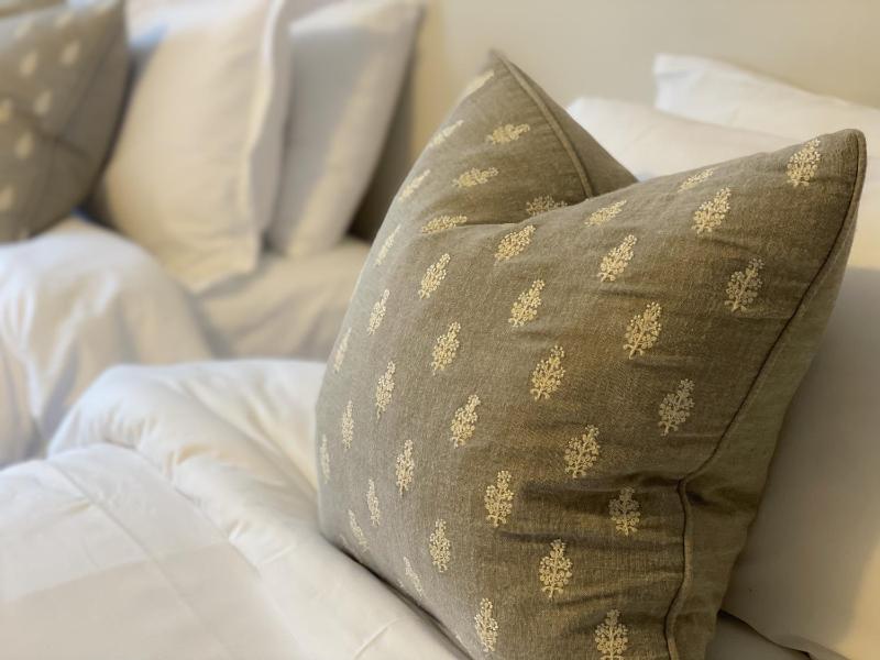 Twin Room with Mountain View image 1