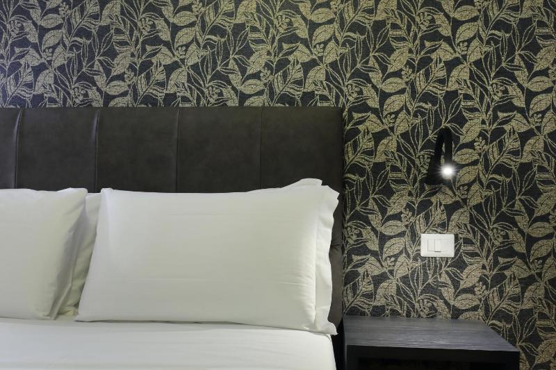 Standard Double Room image 3