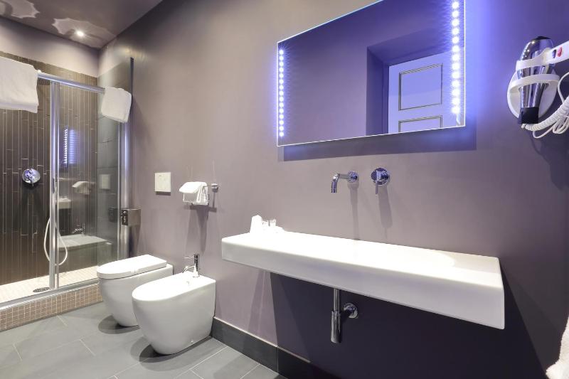 Junior Suite with River View image 4