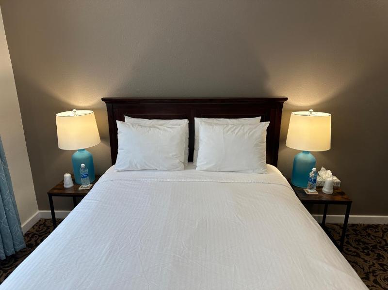 Queen Room image 4