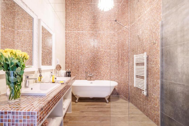 Junior Suite with Balcony, Sanctuary View and Free Spa access  image 4