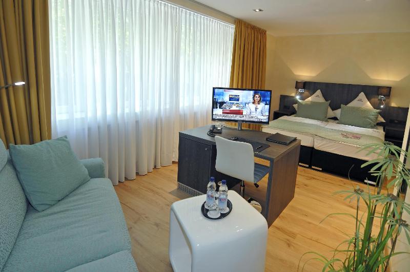Deluxe Double Room image 4