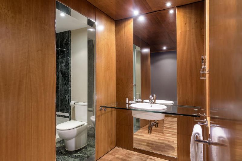 Superior Triple Room image 4