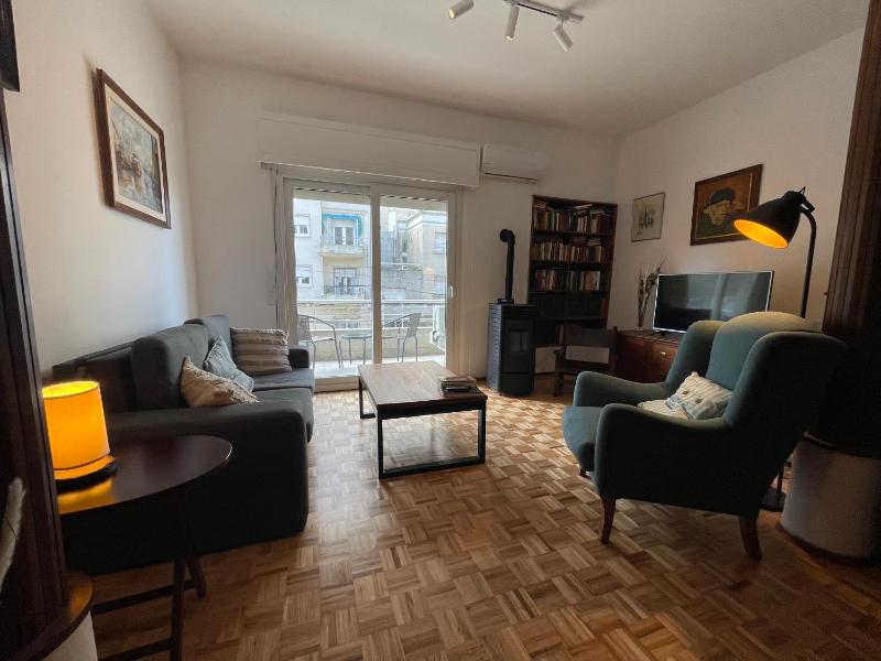 Quaint, cozy apart in best location Images