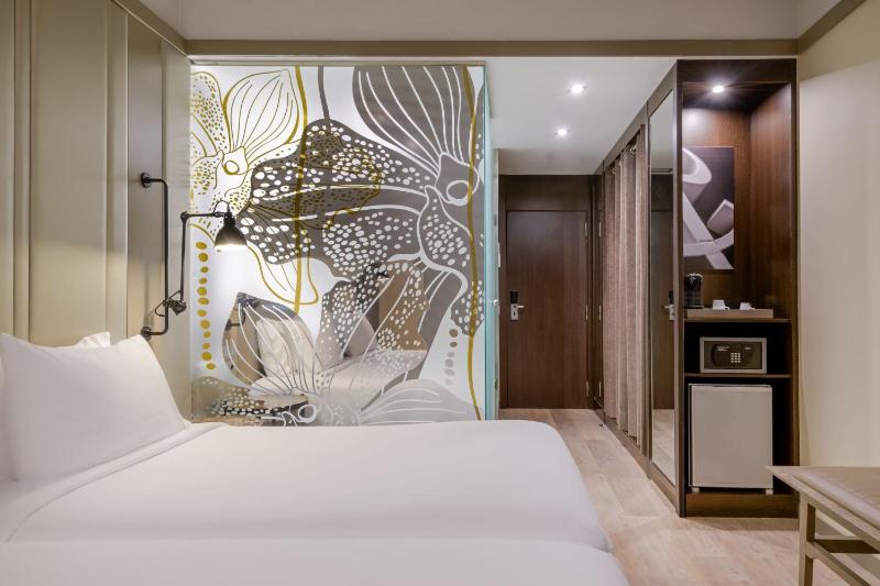 Standard Twin Room image 4