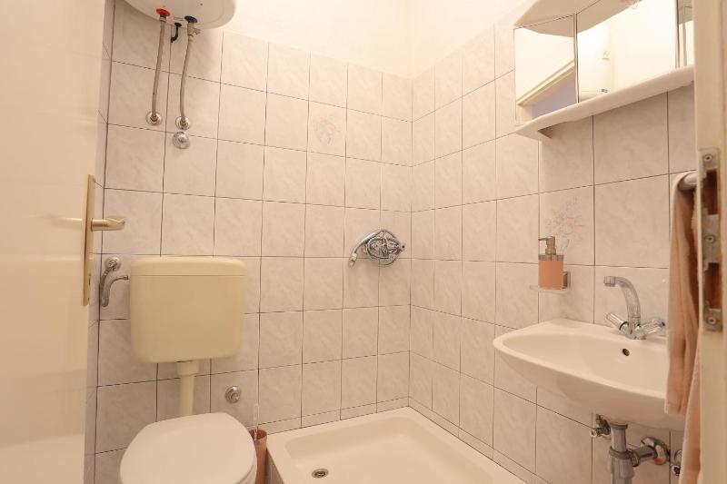 Apartments by the sea Baska Voda Makarska - 21774 - image 23