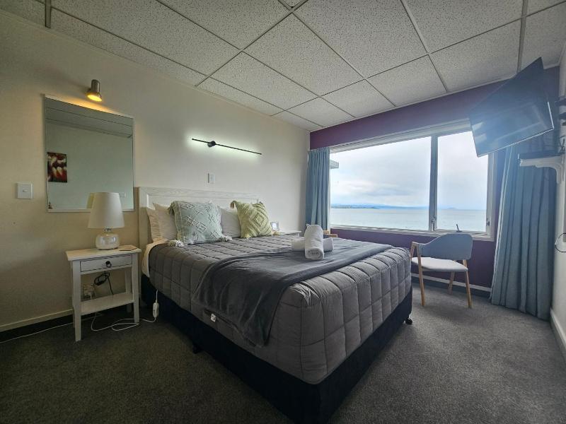 Tui Oaks Motel - image 24