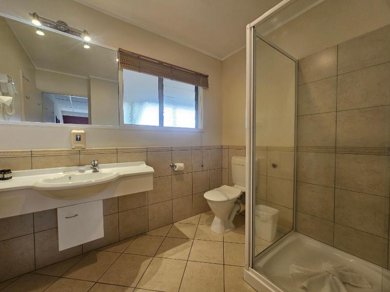 Tui Oaks Motel - image 13