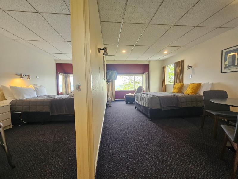 Tui Oaks Motel - image 41
