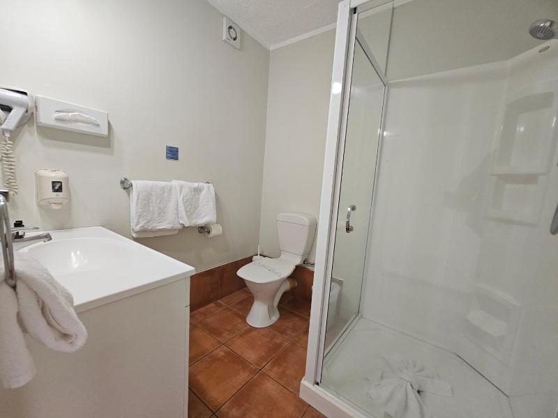 Tui Oaks Motel - image 25