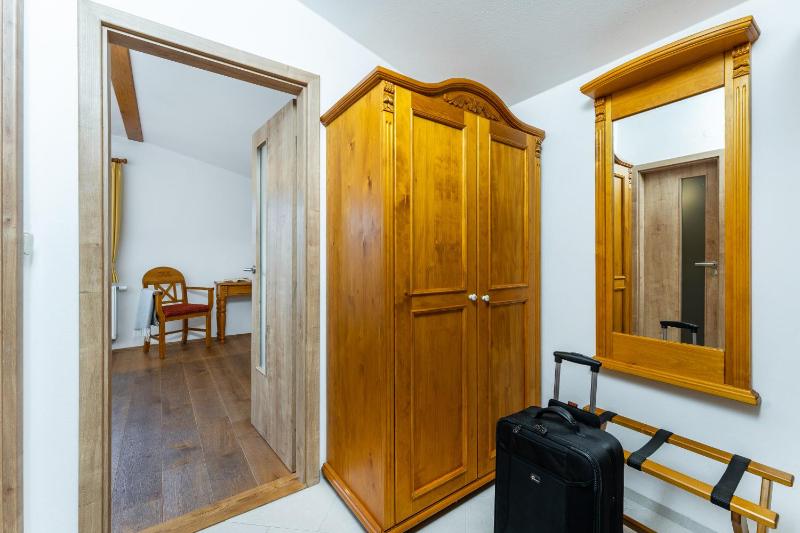 Deluxe Triple Room with Balcony image 4