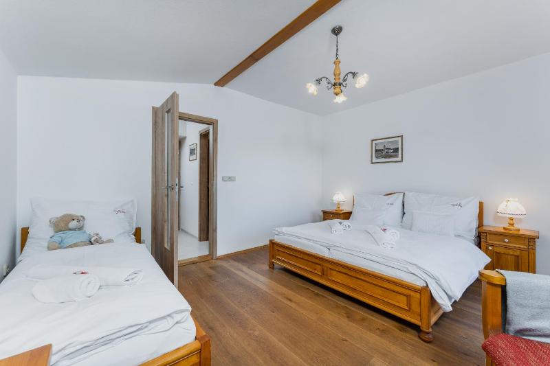 Deluxe Triple Room with Balcony image 3