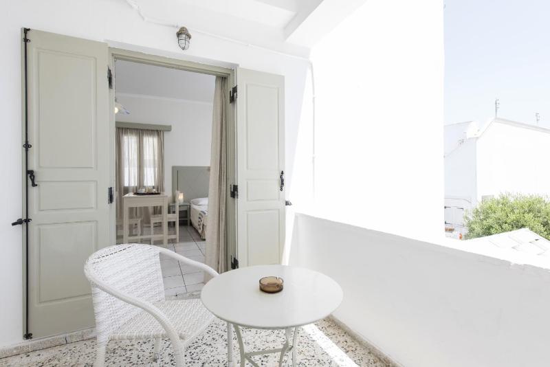 Double or Twin Room image 4