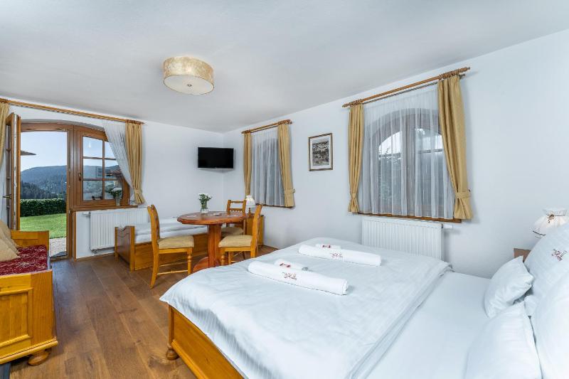 Deluxe Double or Twin Room with Mountain View image 3
