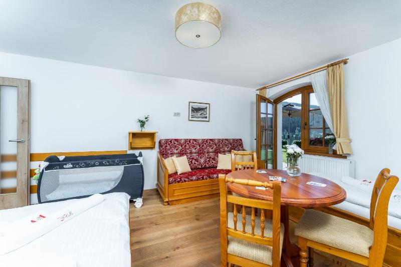 Deluxe Double or Twin Room with Mountain View image 4