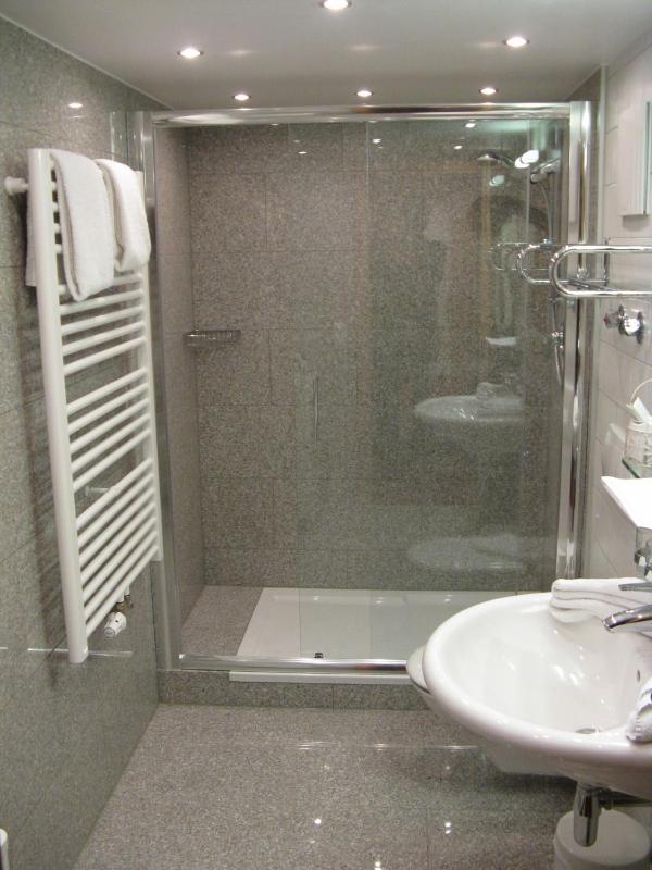 Deluxe Double Room with Balcony image 3