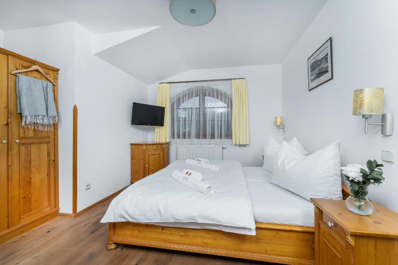 Double Room image 4