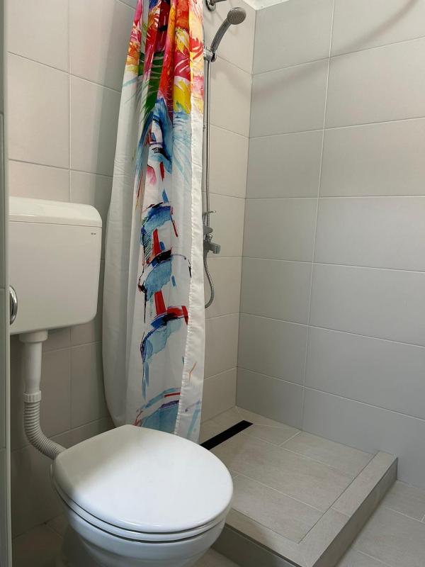 Twin Room with Bathroom image 3
