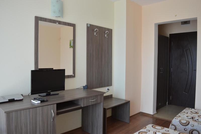 Triple Room with Balcony image 3