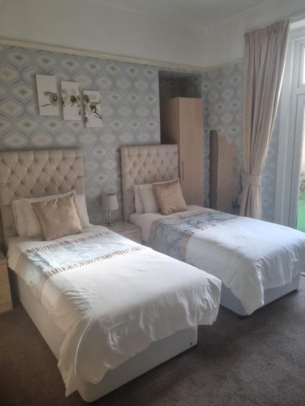 Twin Room with Terrace image 1