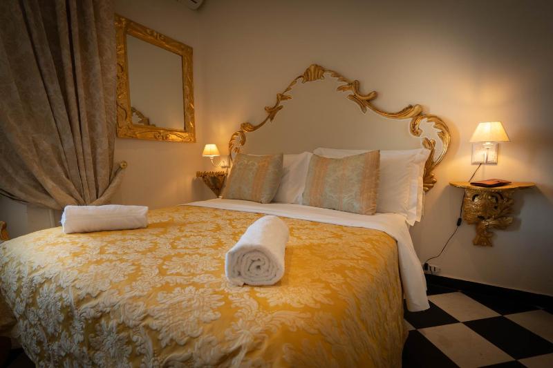 Double Room image 1