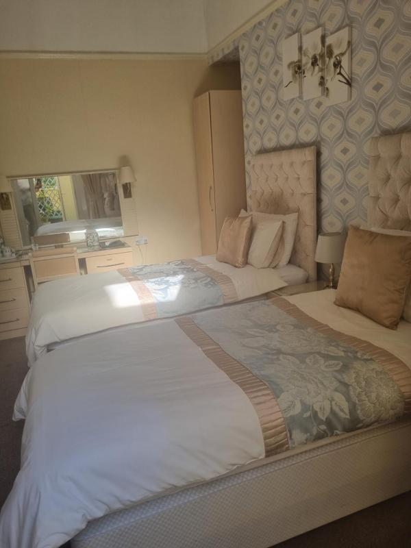 Twin Room with Terrace image 3