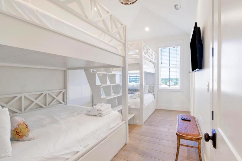 Seaside East 12 Bdrm 115 Bath Private Pools Sleeps 36 - image 16