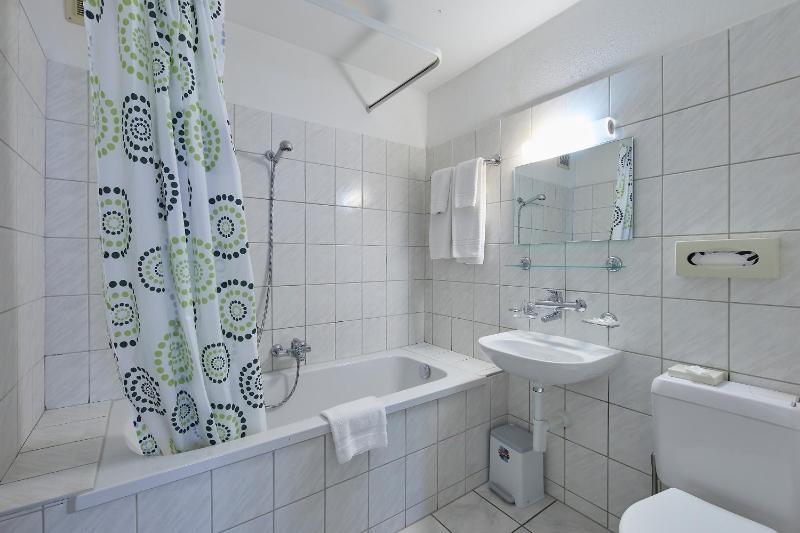 Double or Twin Room image 3
