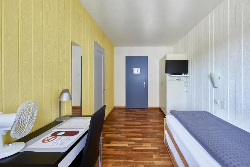Single Room image 4