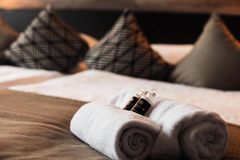 Deluxe Twin Room image 3