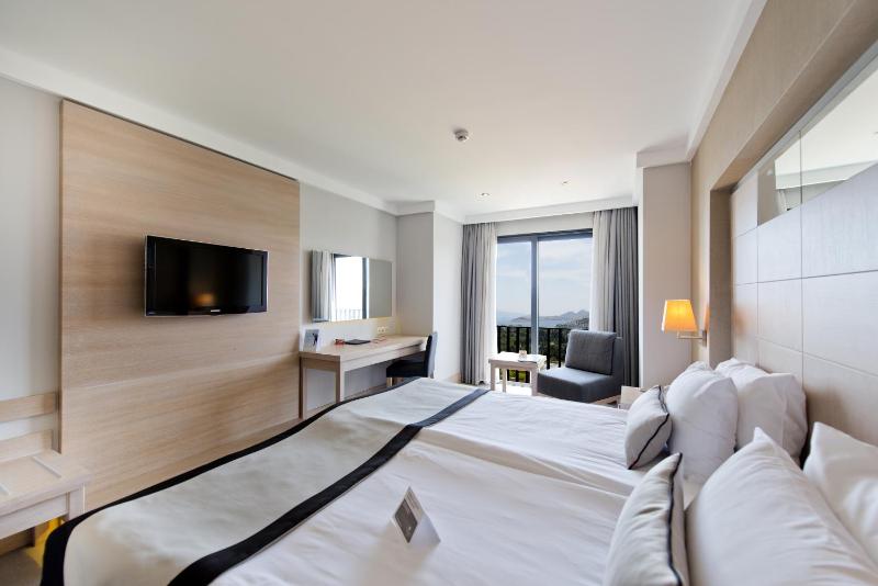 Standard Room with Sea View image 1