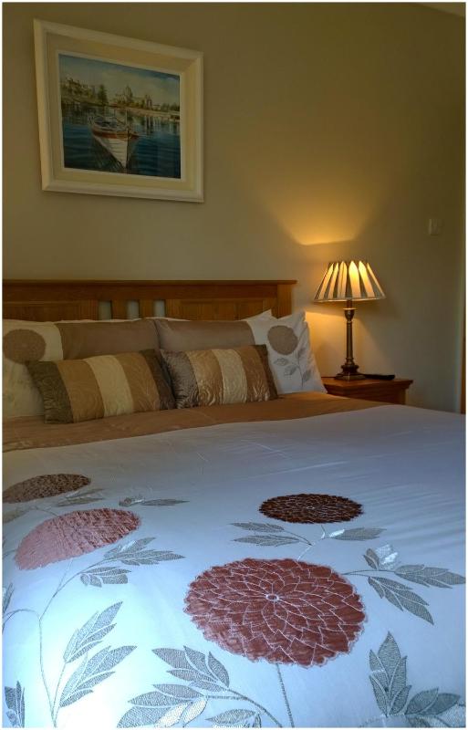 Queen Room image 3