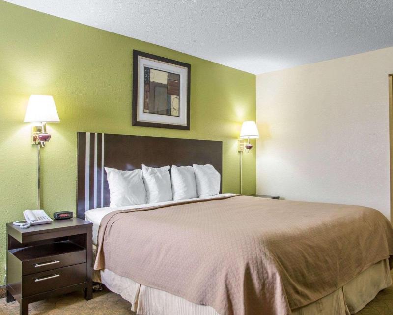 King Room - Non-Smoking image 2