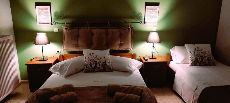 Quadruple Room with Terrace image 4