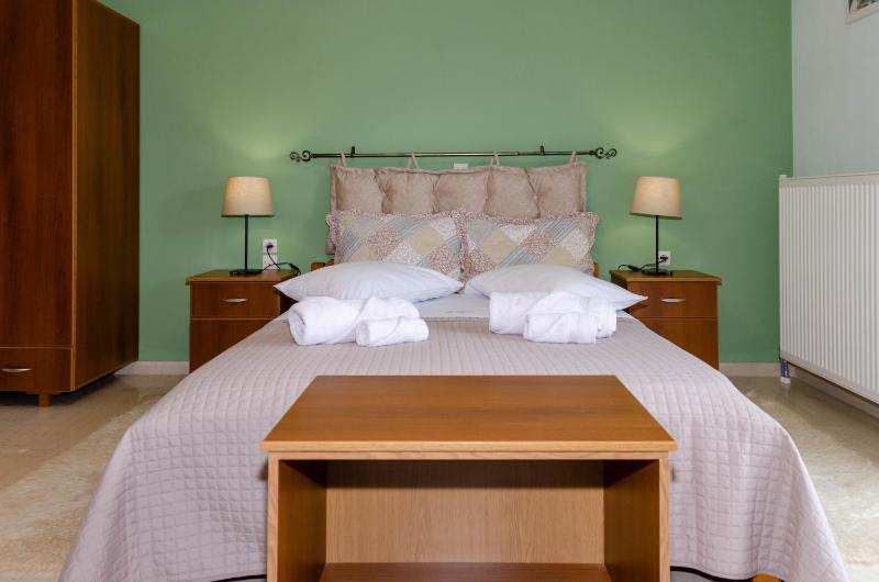 Deluxe Double Room image 4