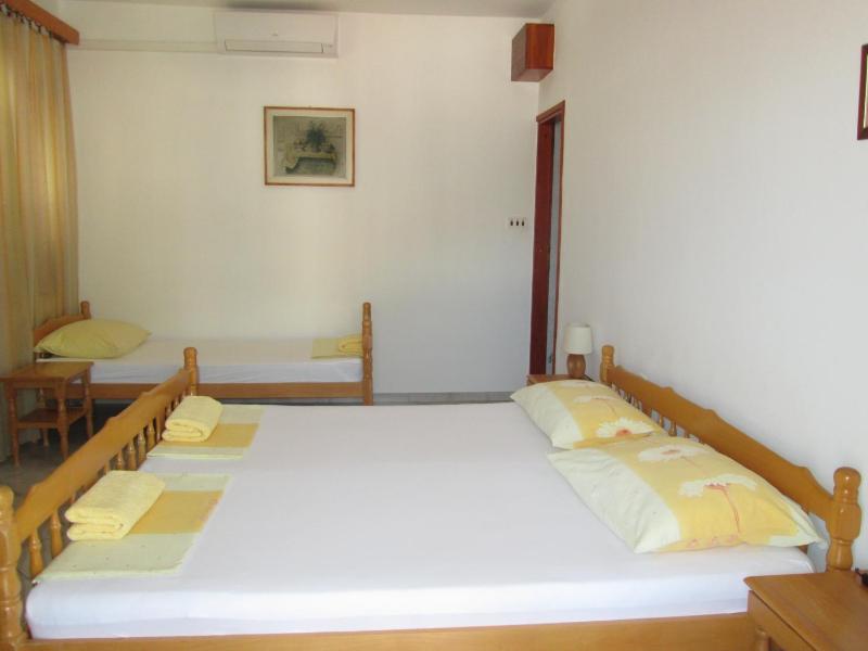 Triple Room with City View image 3