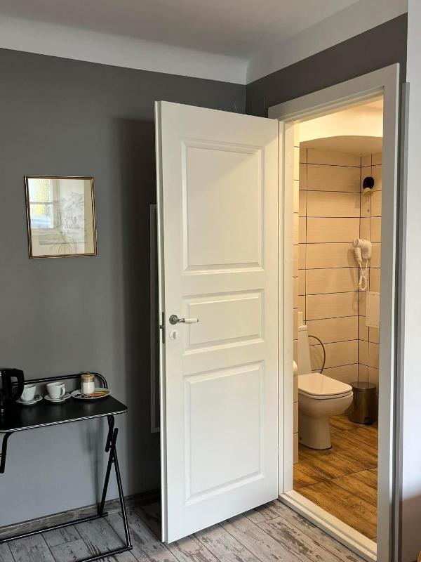 Godart Rooms Guesthouse - image 3