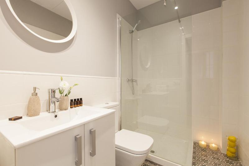 Two-Bedroom Apartment with Balcony image 4