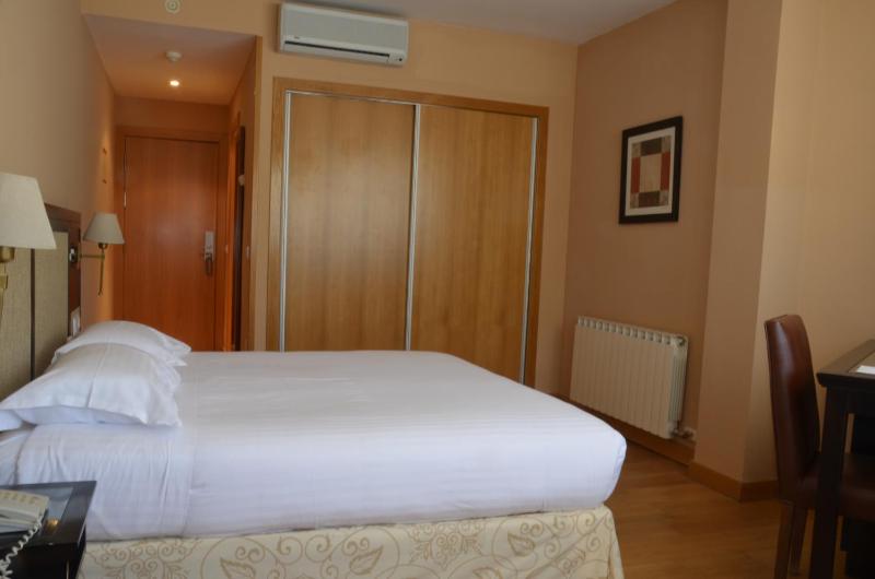 Double Room with Extra Bed image 2