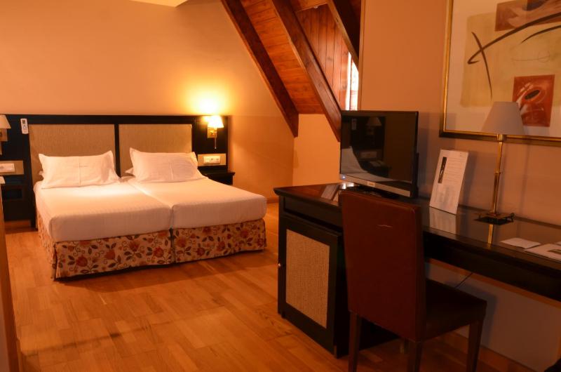 Double Room with Extra Bed image 3