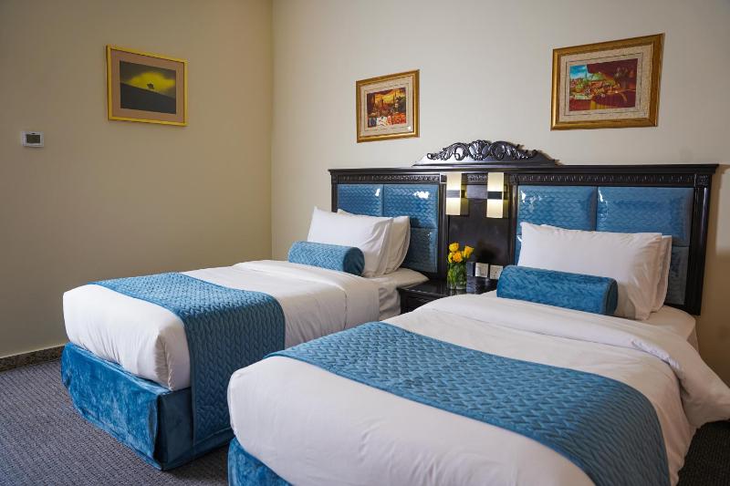 Standard Twin Room image 3