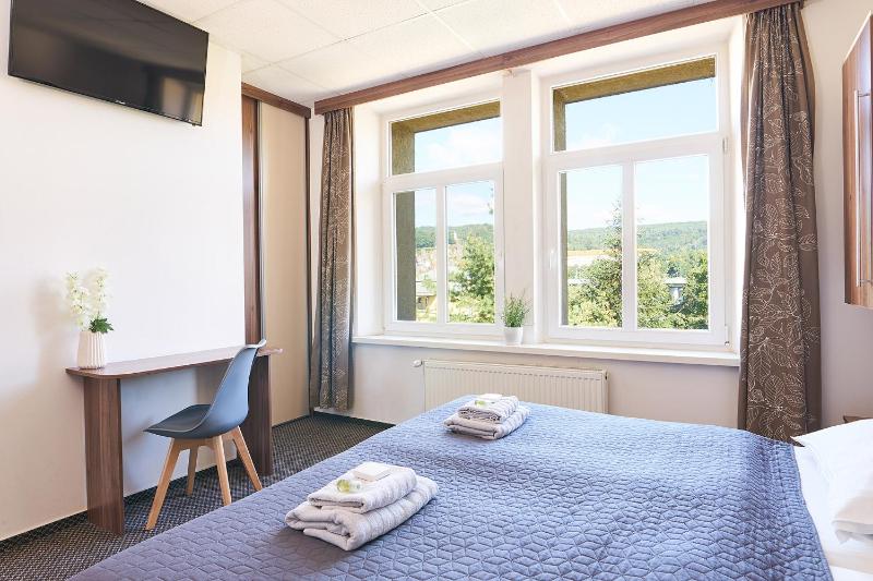 Standard Triple Room image 3