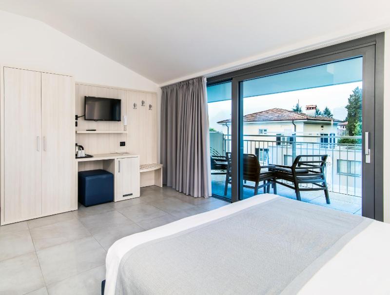 Double or Twin Room with Balcony image 3