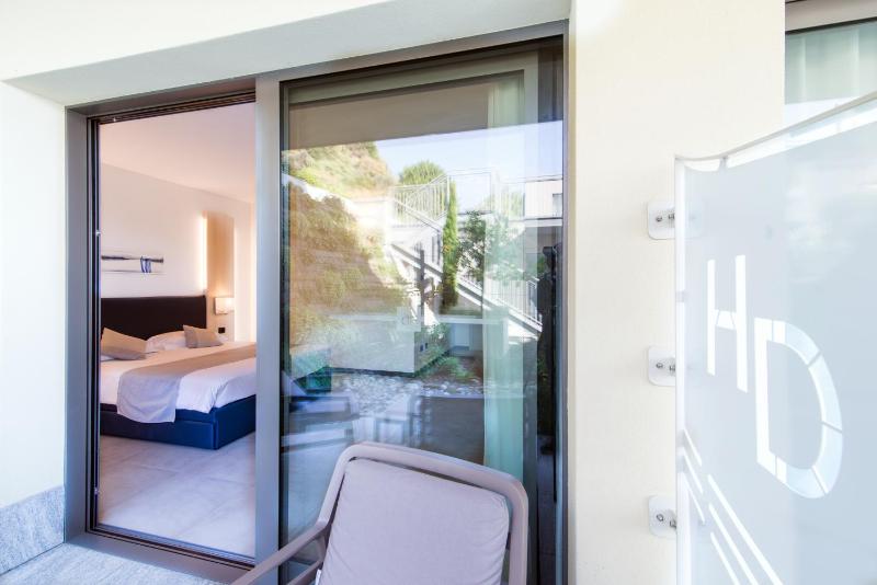 Double Room with Garden View image 4