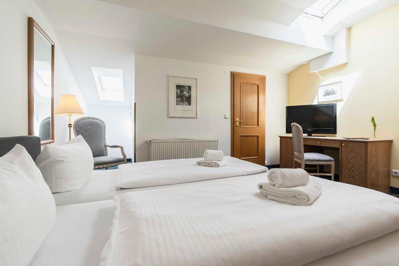 Double Room image 1